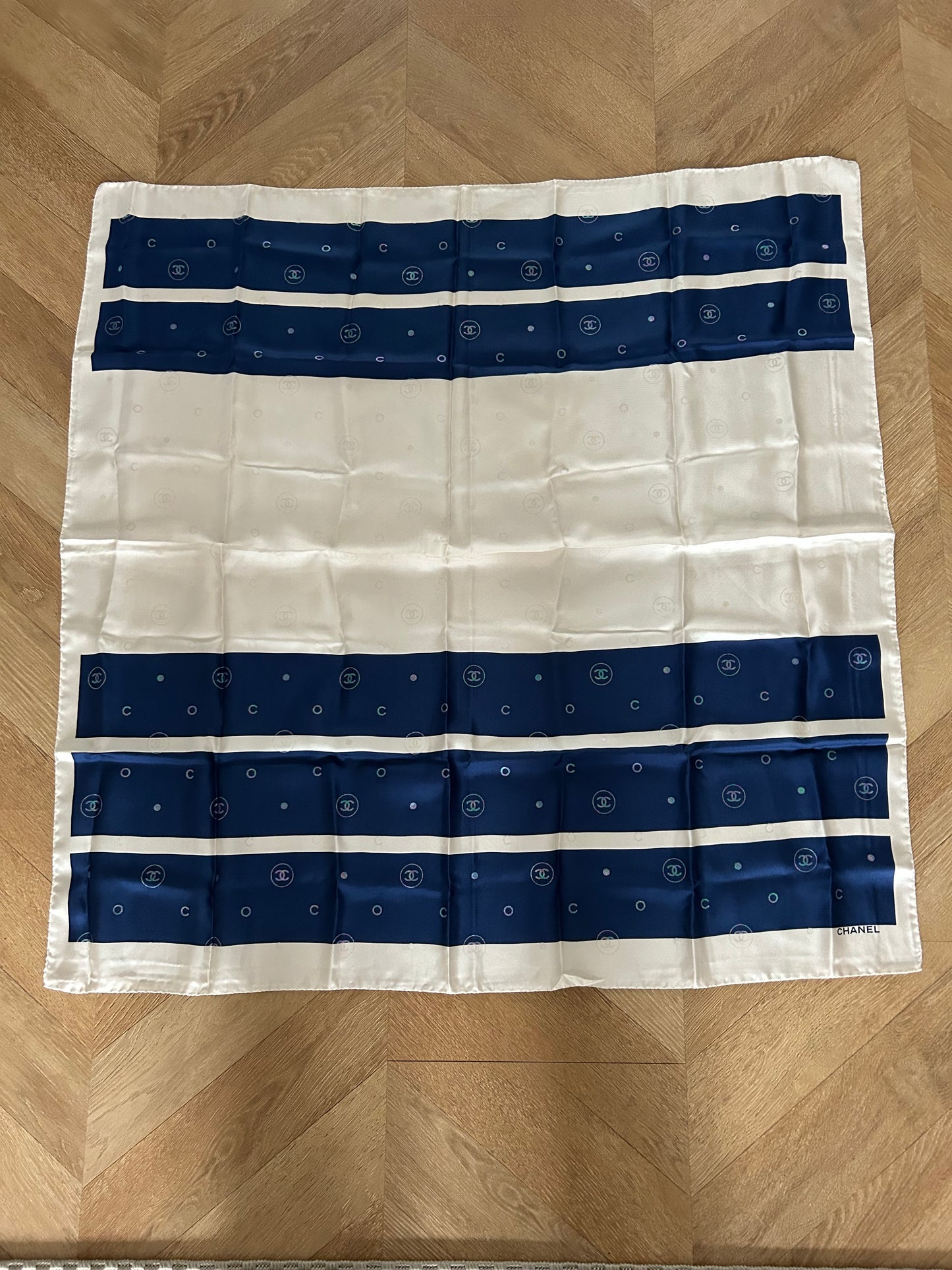 Carré en soie 90cm Chanel