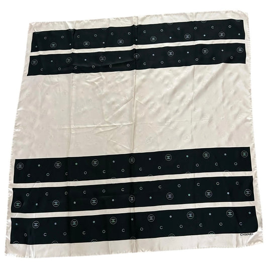 Carré en soie 90cm Chanel
