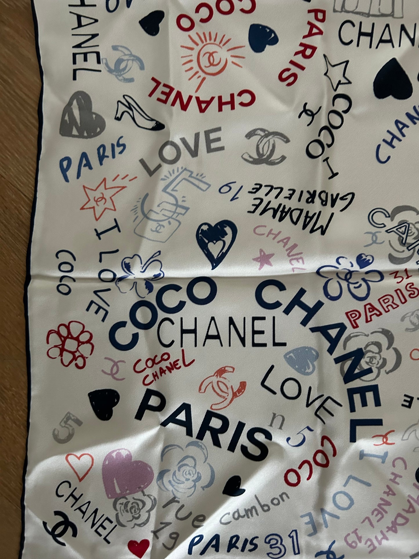 Carré en soie 90cm Chanel