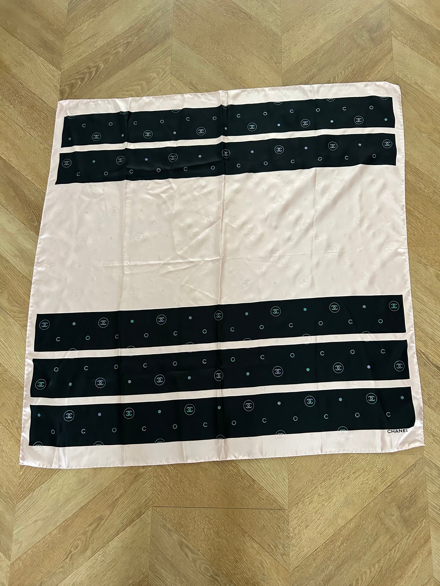 Carré en soie 90cm Chanel