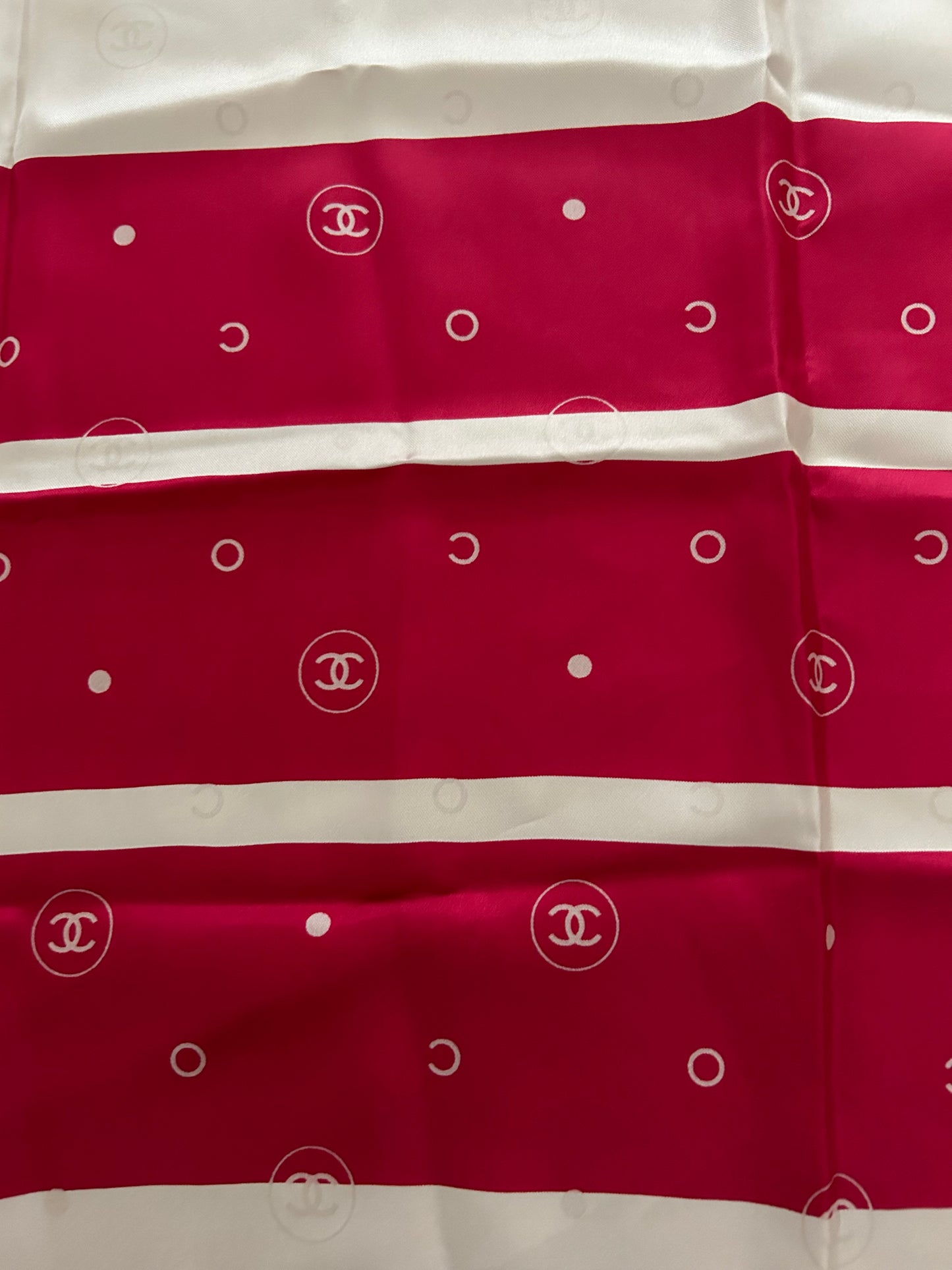 Carré en soie 90cm Chanel