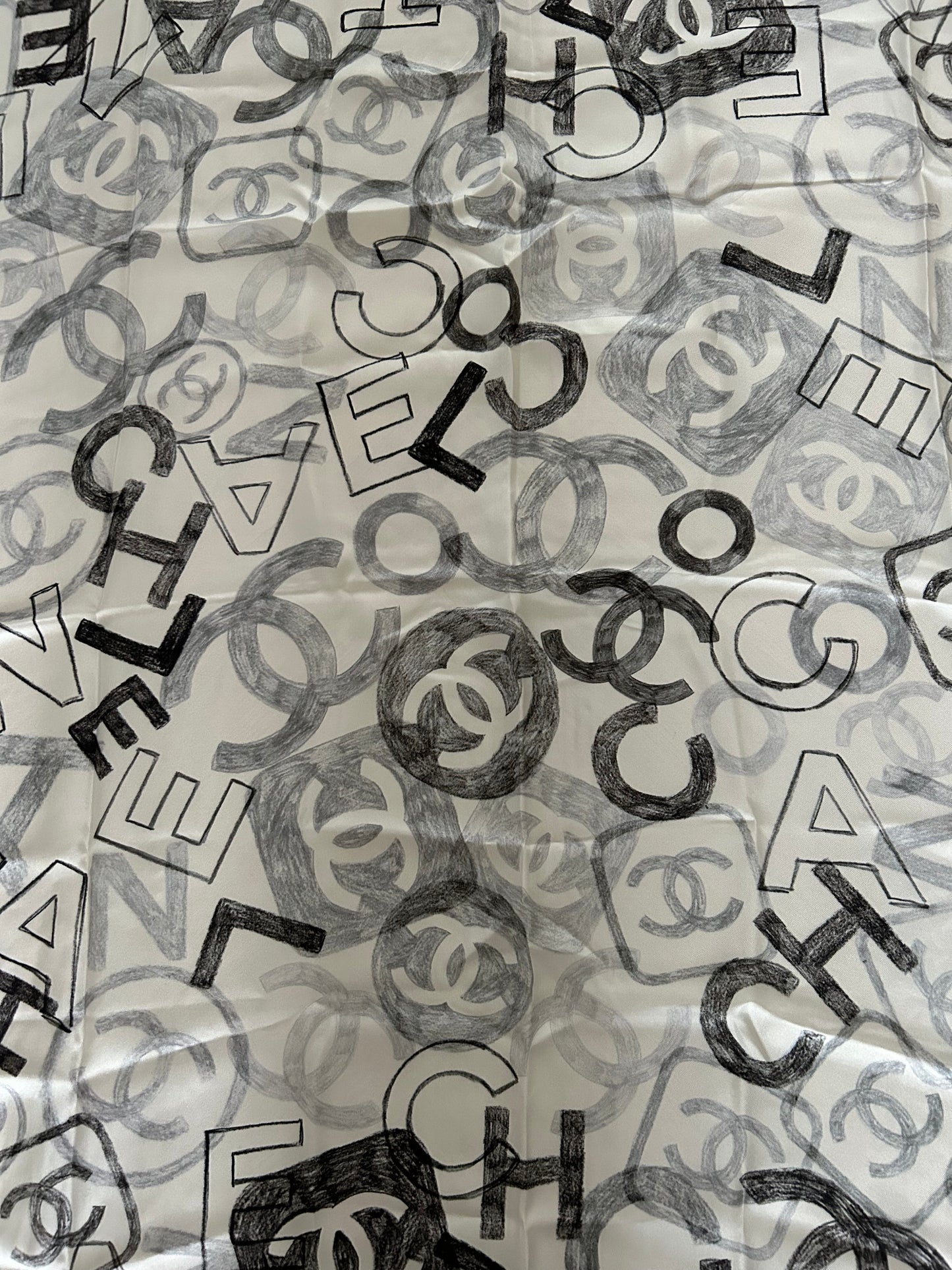 Carré en soie 90cm Chanel