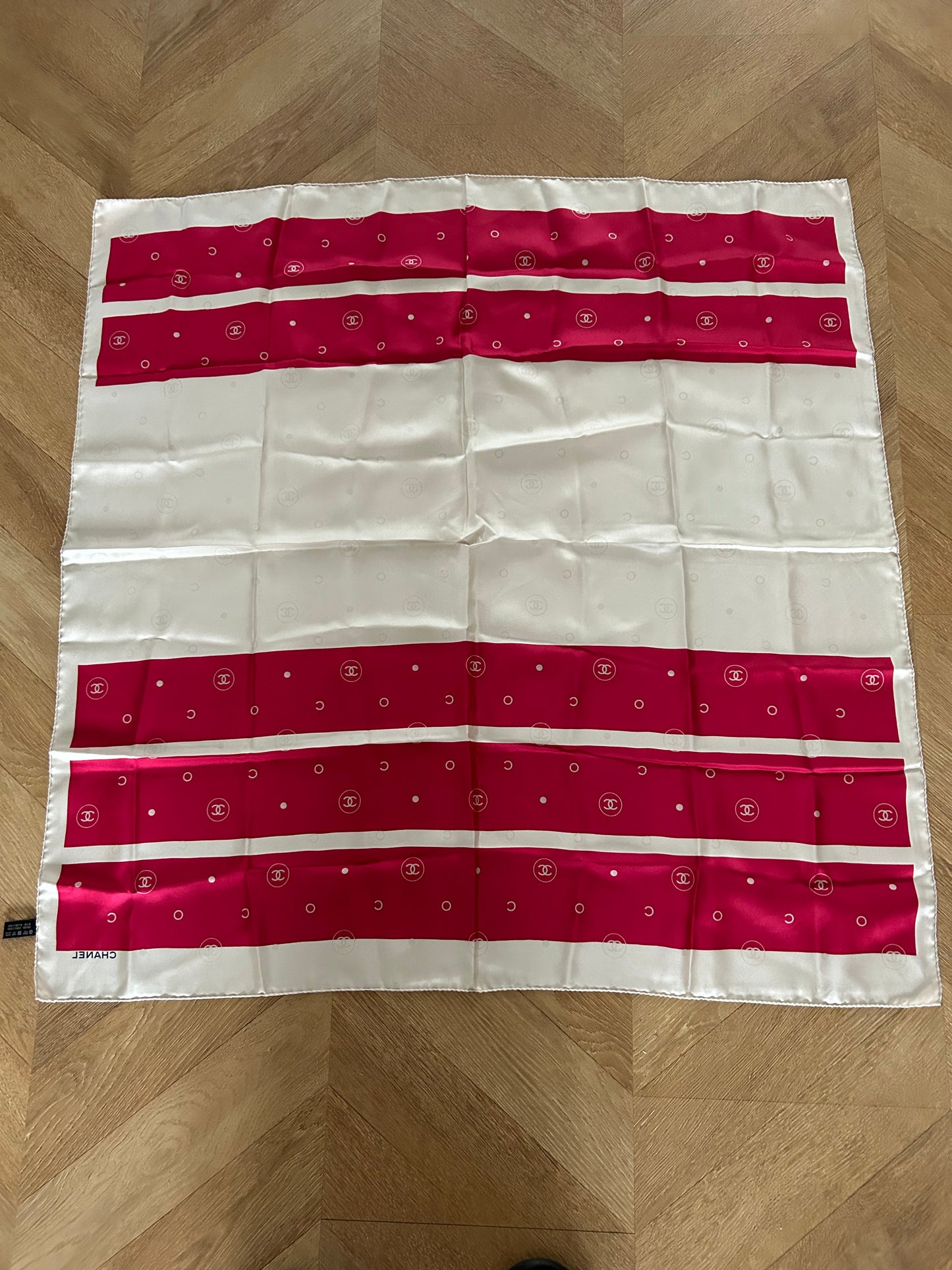 Carré en soie 90cm Chanel