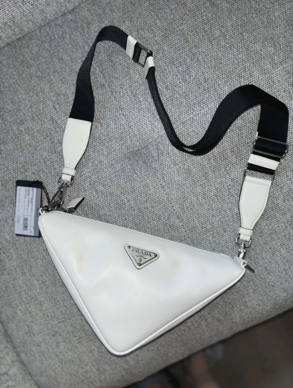 Sac triangle Prada