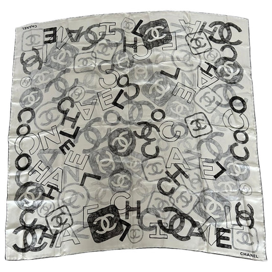 Carré en soie 90cm Chanel