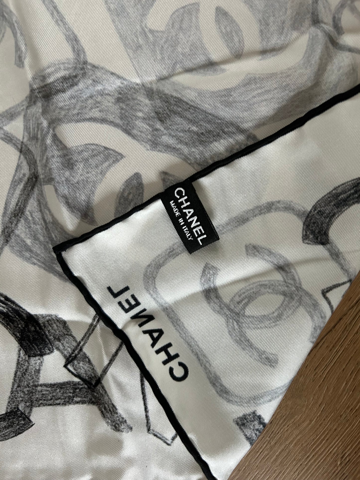 Carré en soie 90cm Chanel