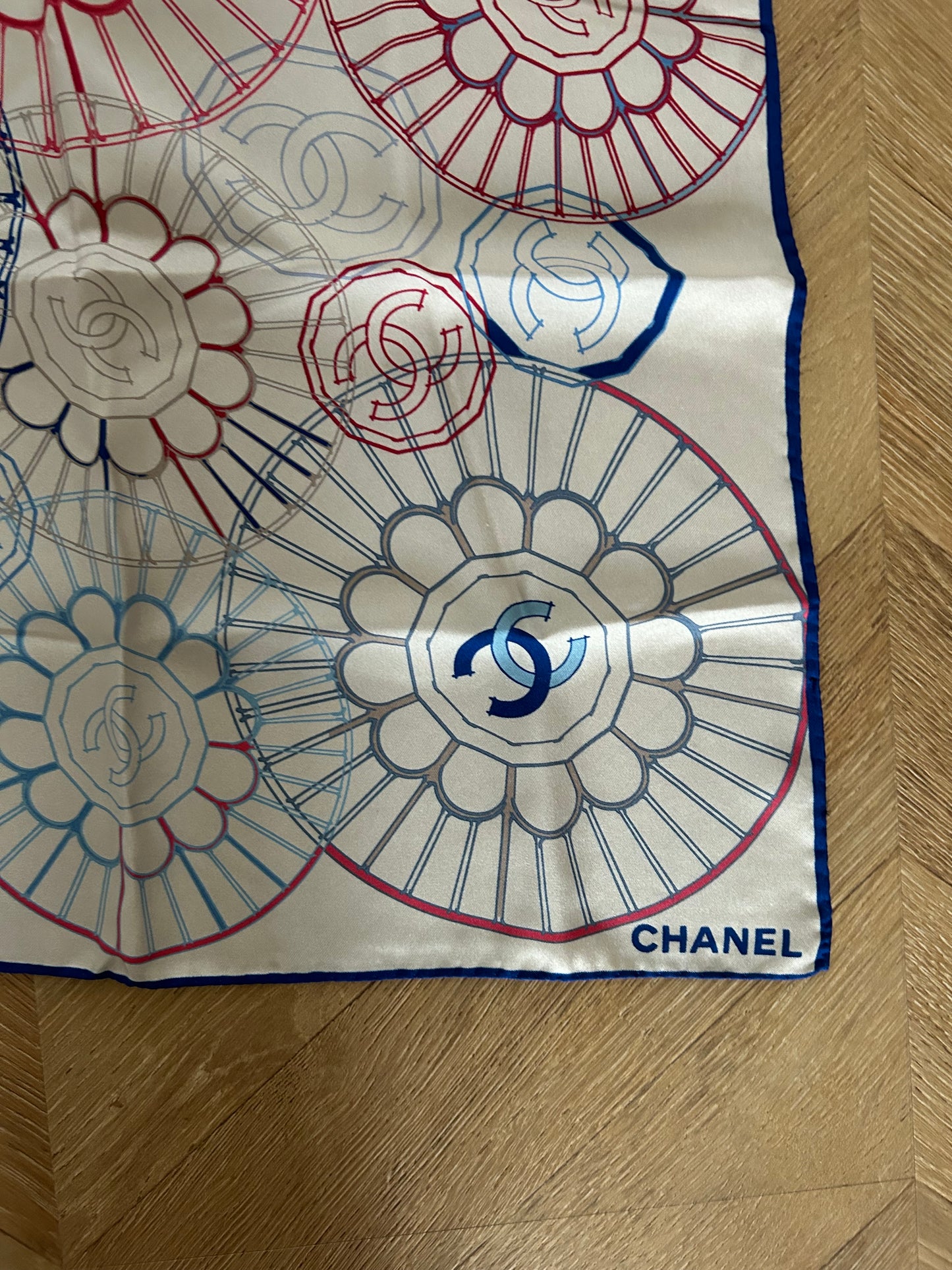 Carré en soie 90cm Chanel